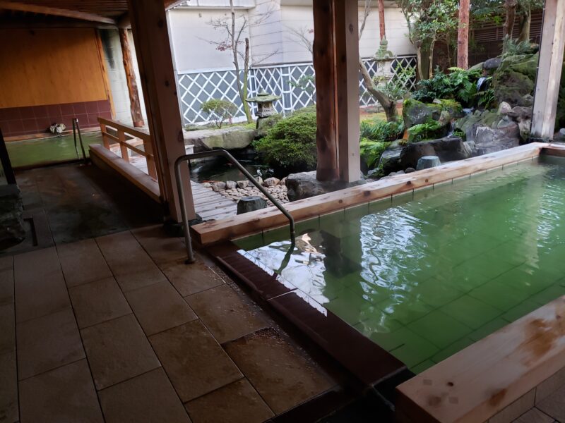 「日高石庭の湯」露天風呂