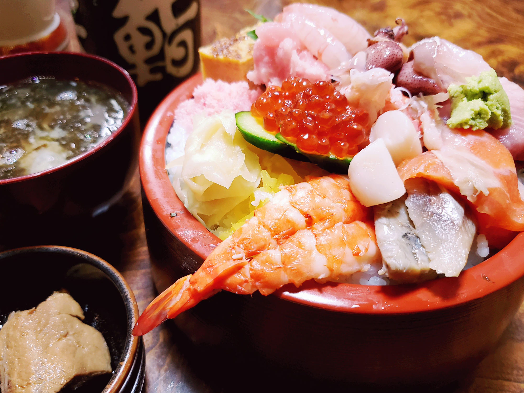 「弁天鮨」海鮮丼 生ちらし寿司